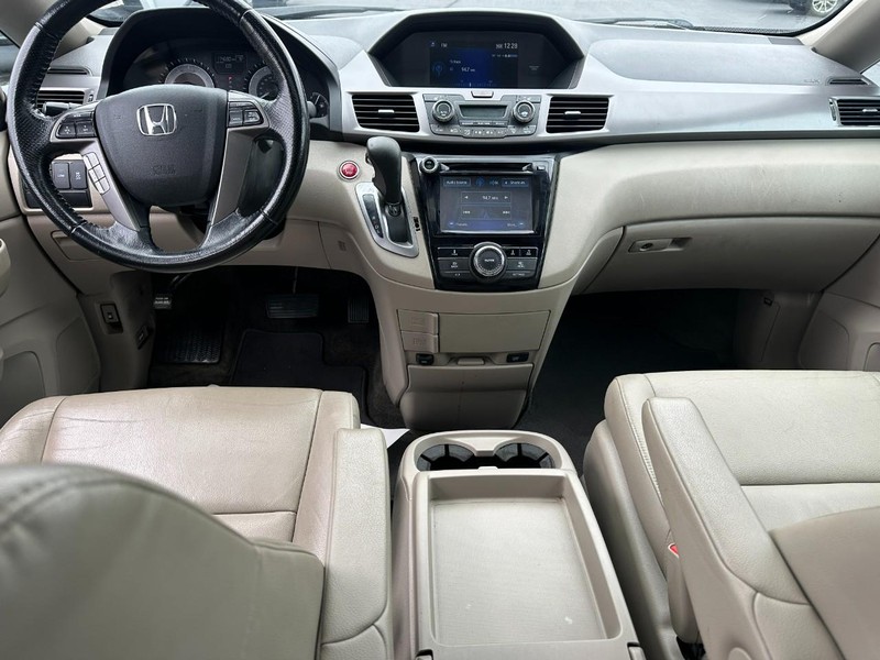 Honda Odyssey Vehicle Full-screen Gallery Image 12