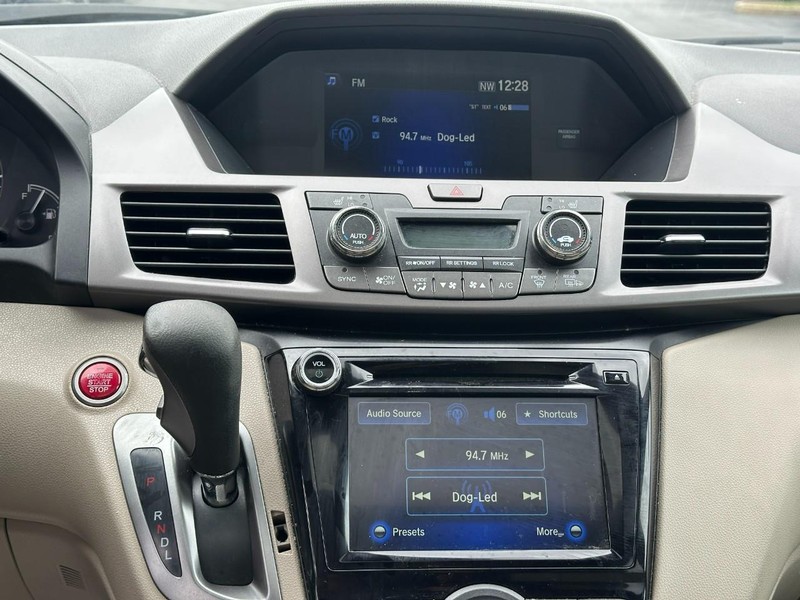 Honda Odyssey Vehicle Full-screen Gallery Image 14