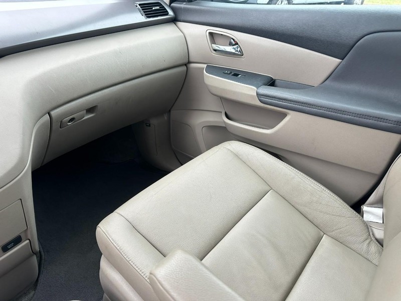 Honda Odyssey Vehicle Full-screen Gallery Image 16