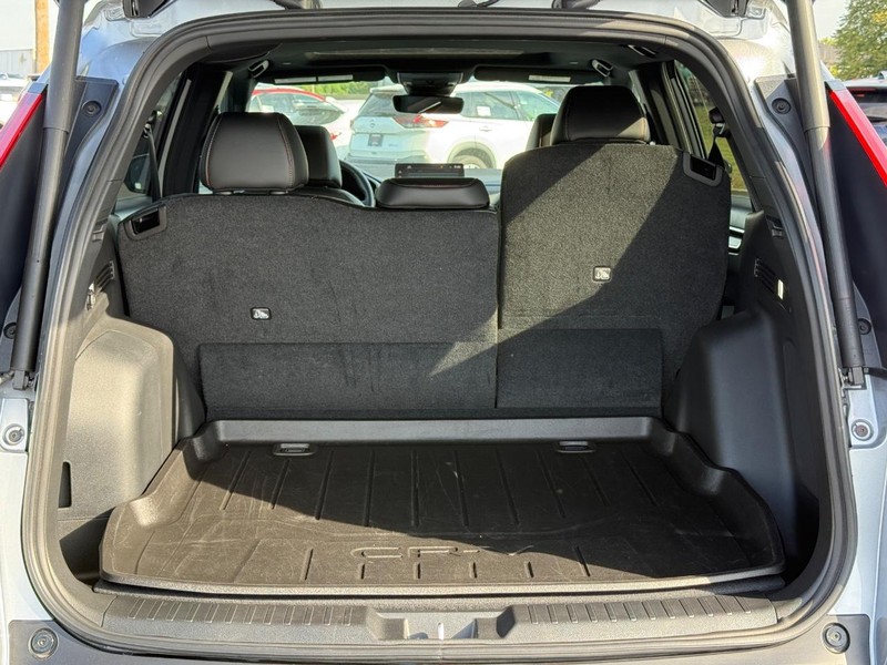 Honda CR-V Hybrid Vehicle Full-screen Gallery Image 06