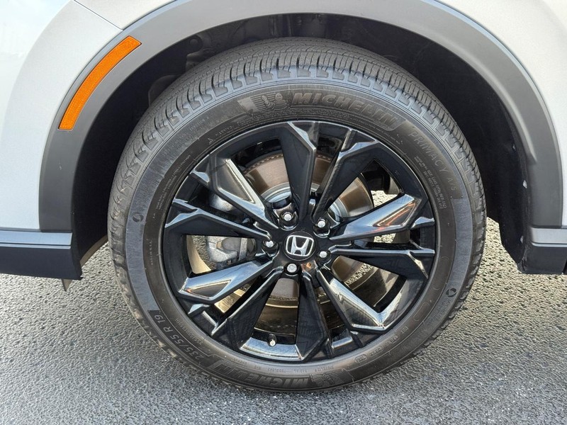 Honda CR-V Hybrid Vehicle Full-screen Gallery Image 07