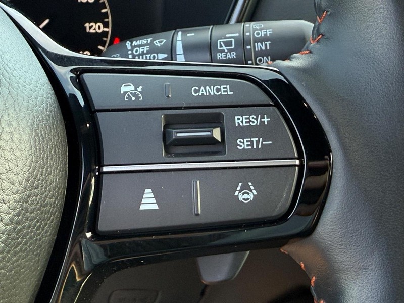 Honda CR-V Hybrid Vehicle Full-screen Gallery Image 15