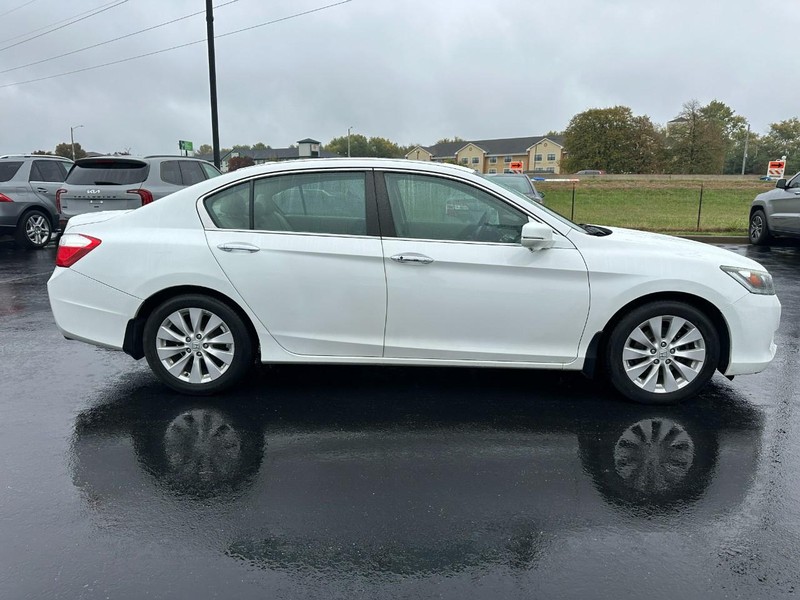 Honda Accord Sedan Vehicle Full-screen Gallery Image 02