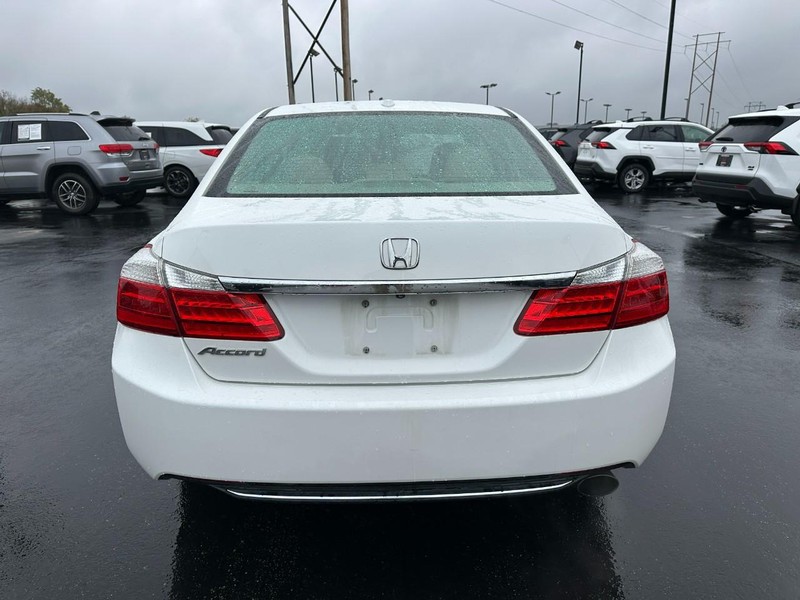 Honda Accord Sedan Vehicle Full-screen Gallery Image 04