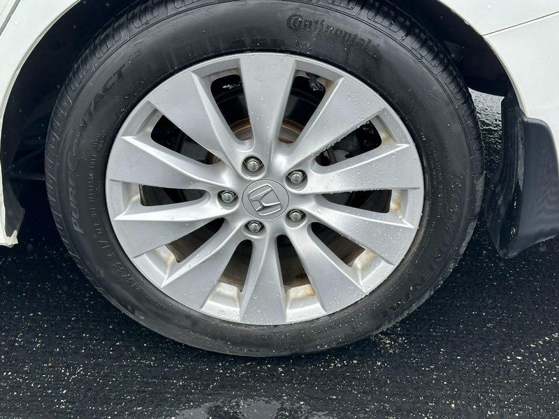 Honda Accord Sedan Vehicle Full-screen Gallery Image 06