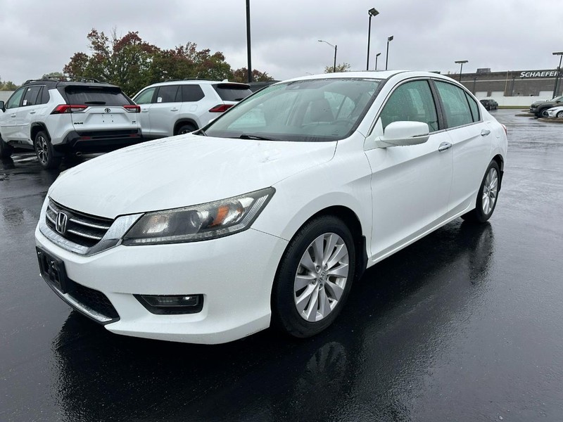 Honda Accord Sedan Vehicle Full-screen Gallery Image 07