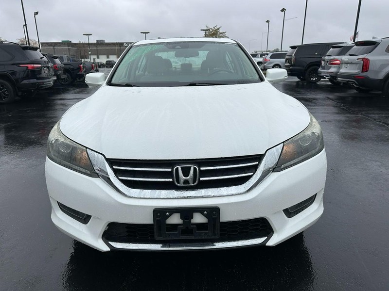 Honda Accord Sedan Vehicle Full-screen Gallery Image 08