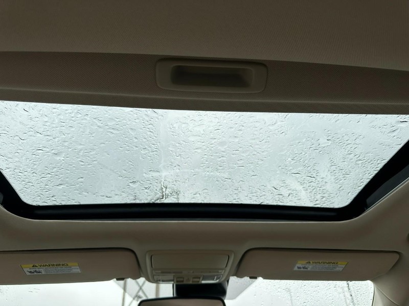 Honda Accord Sedan Vehicle Full-screen Gallery Image 10