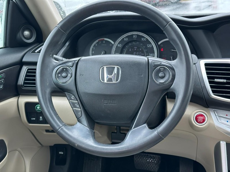 Honda Accord Sedan Vehicle Full-screen Gallery Image 12