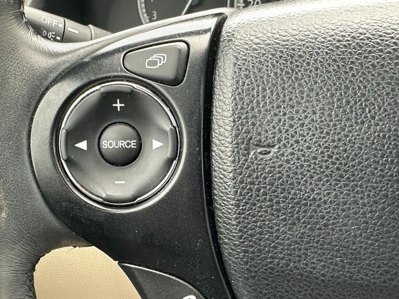 Honda Accord Sedan Vehicle Full-screen Gallery Image 18