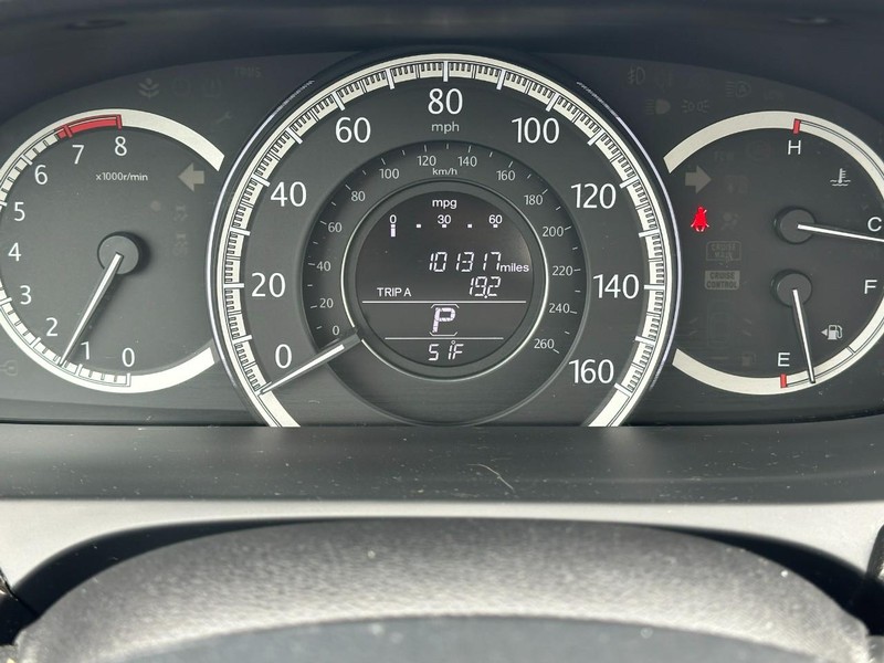 Honda Accord Sedan Vehicle Full-screen Gallery Image 20