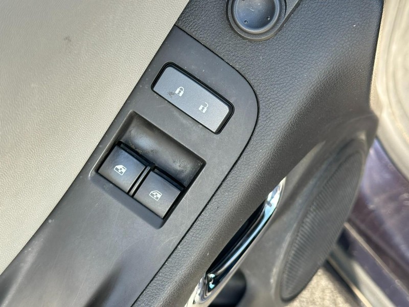 Chevrolet Camaro Vehicle Full-screen Gallery Image 12