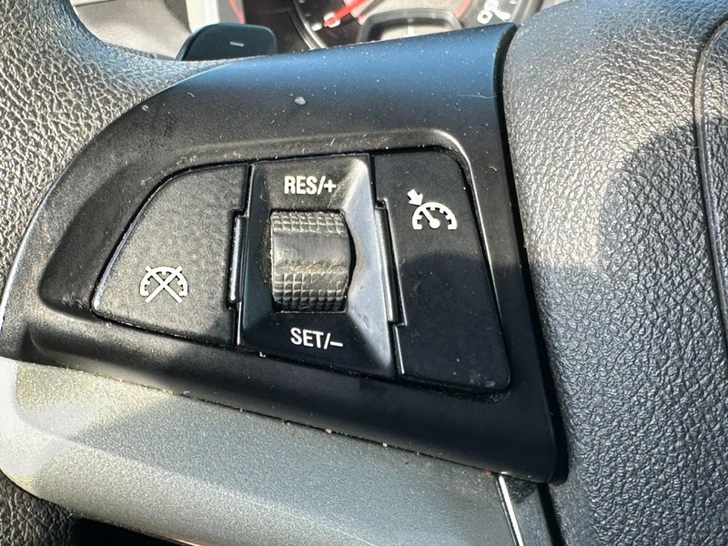 Chevrolet Camaro Vehicle Full-screen Gallery Image 14