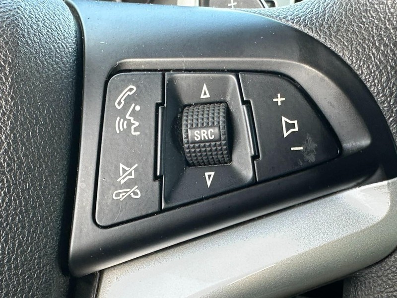 Chevrolet Camaro Vehicle Full-screen Gallery Image 15