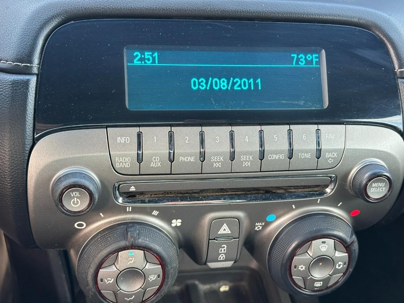 Chevrolet Camaro Vehicle Full-screen Gallery Image 17