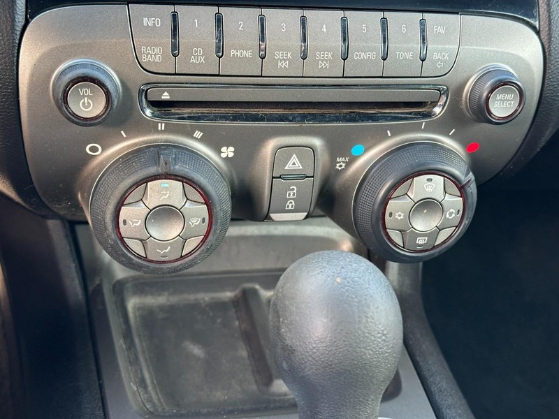 Chevrolet Camaro Vehicle Full-screen Gallery Image 18