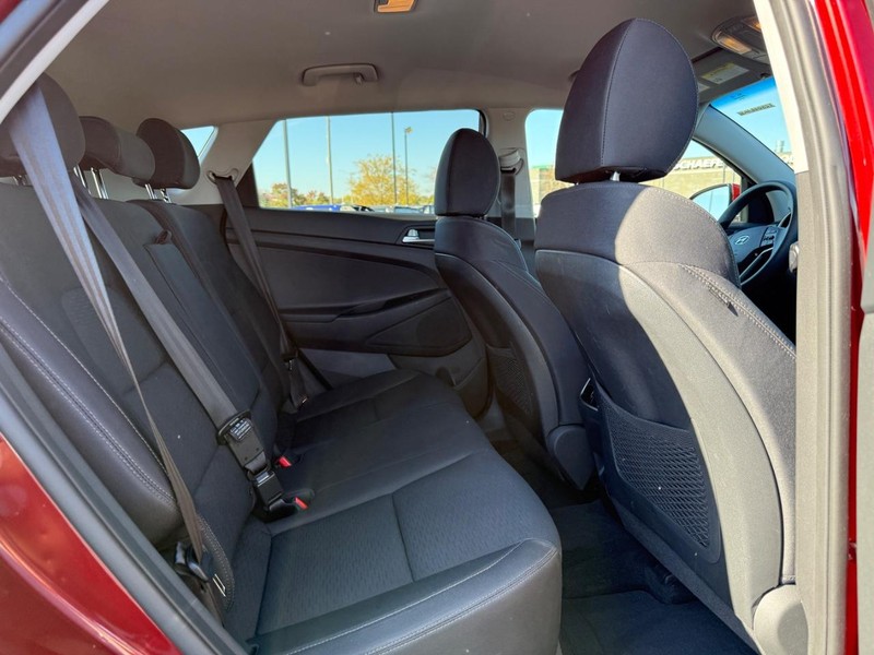 Hyundai Tucson Vehicle Full-screen Gallery Image 10