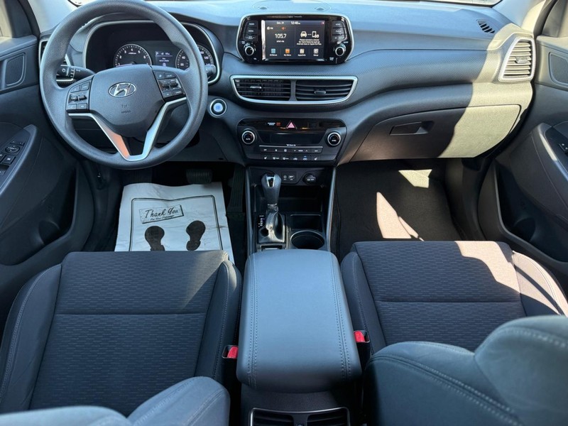 Hyundai Tucson Vehicle Full-screen Gallery Image 11