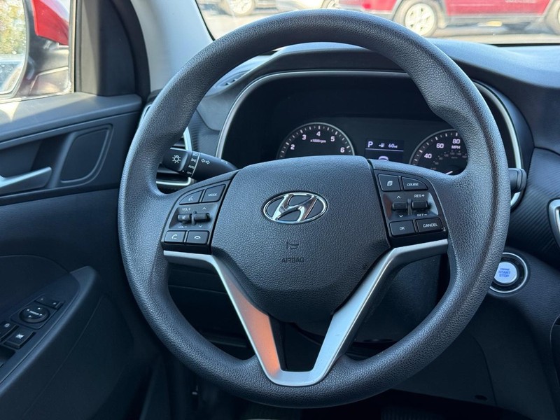 Hyundai Tucson Vehicle Full-screen Gallery Image 12