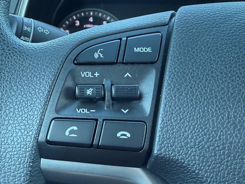 Hyundai Tucson Vehicle Full-screen Gallery Image 13