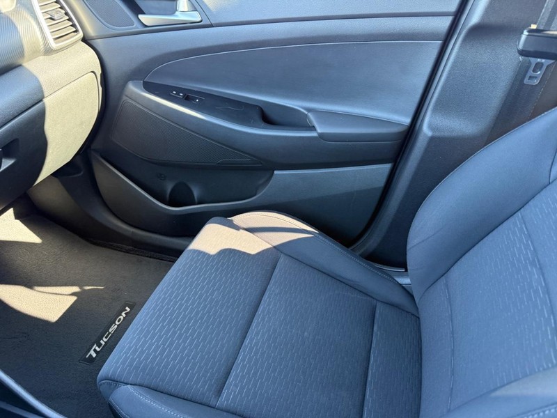 Hyundai Tucson Vehicle Full-screen Gallery Image 21