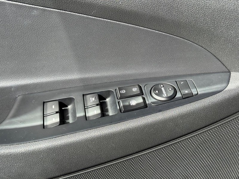 Hyundai Tucson Vehicle Full-screen Gallery Image 24