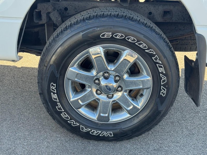 Ford F-150 Vehicle Full-screen Gallery Image 06