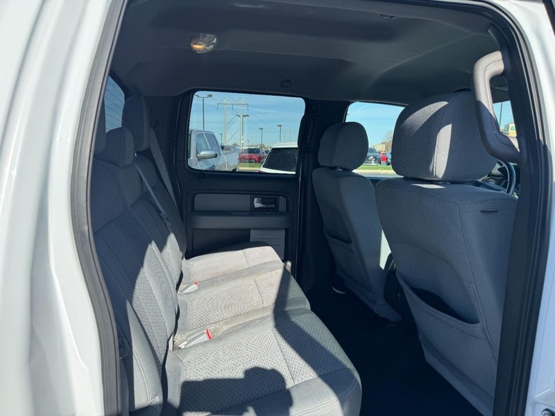 Ford F-150 Vehicle Full-screen Gallery Image 09