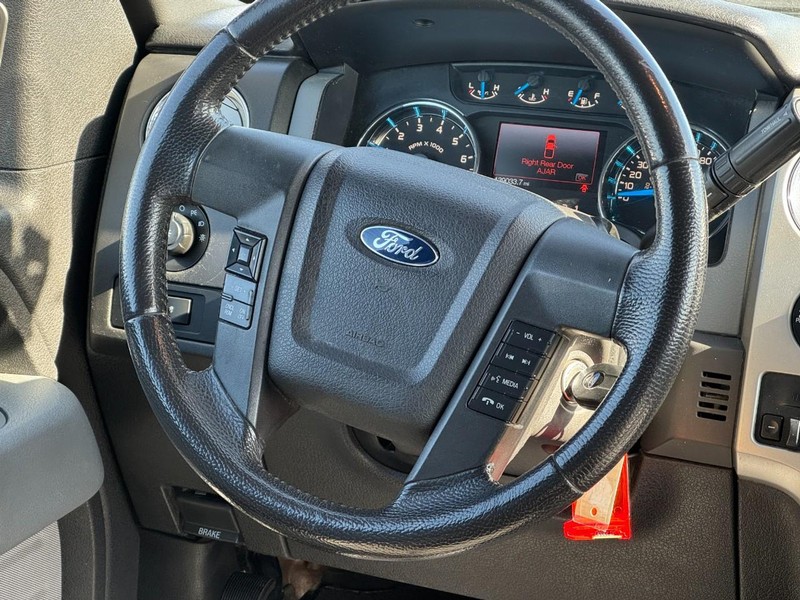 Ford F-150 Vehicle Full-screen Gallery Image 11