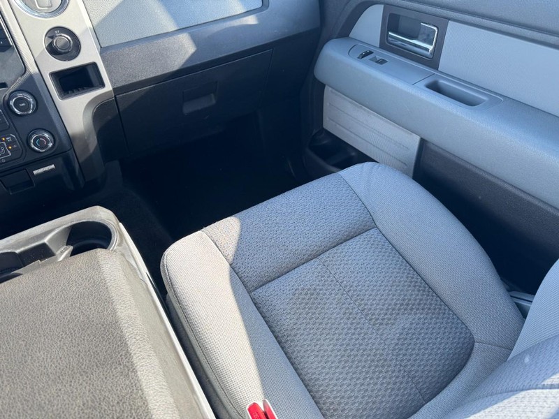 Ford F-150 Vehicle Full-screen Gallery Image 13