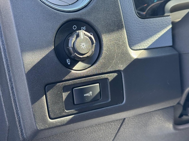 Ford F-150 Vehicle Full-screen Gallery Image 14