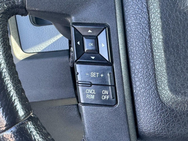 Ford F-150 Vehicle Full-screen Gallery Image 15