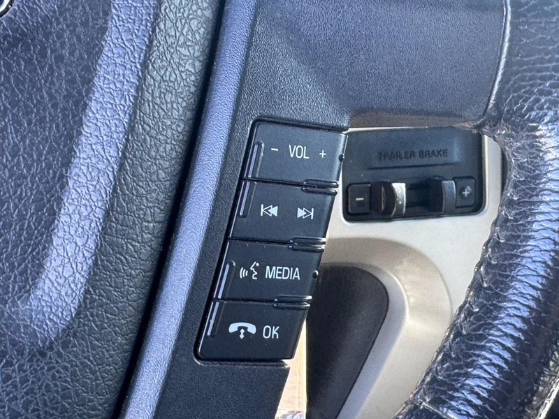 Ford F-150 Vehicle Full-screen Gallery Image 16