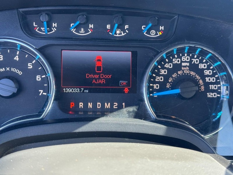 Ford F-150 Vehicle Full-screen Gallery Image 17