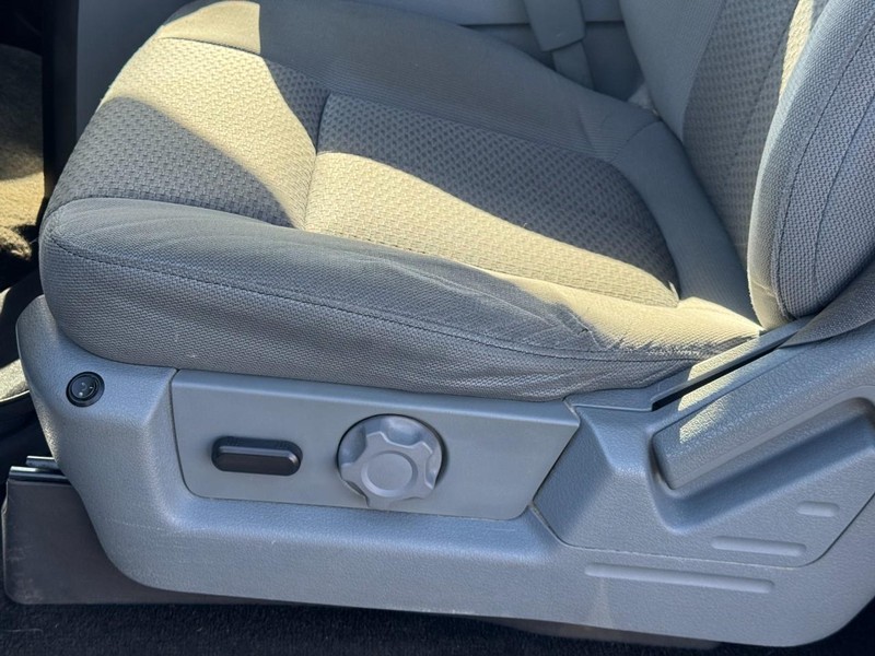 Ford F-150 Vehicle Full-screen Gallery Image 21