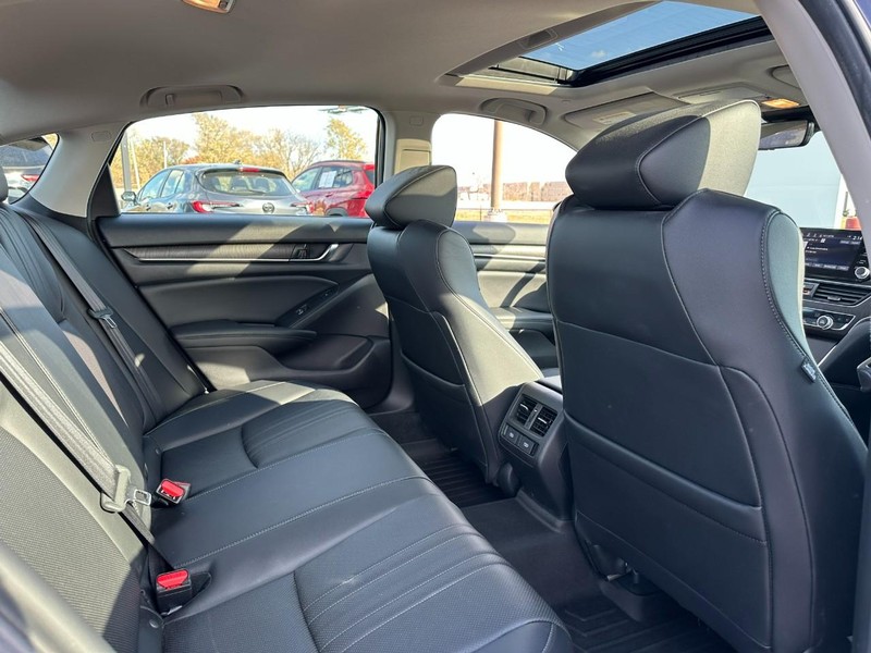 Honda Accord Hybrid Vehicle Full-screen Gallery Image 09