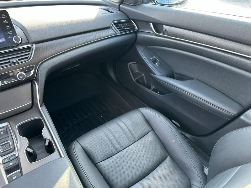 Honda Accord Hybrid Vehicle Full-screen Gallery Image 15