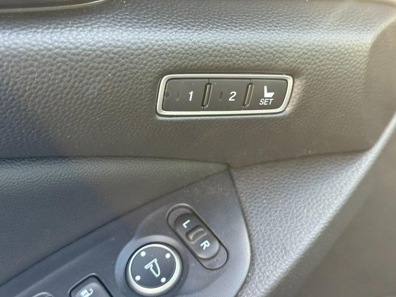 Honda Accord Hybrid Vehicle Full-screen Gallery Image 17