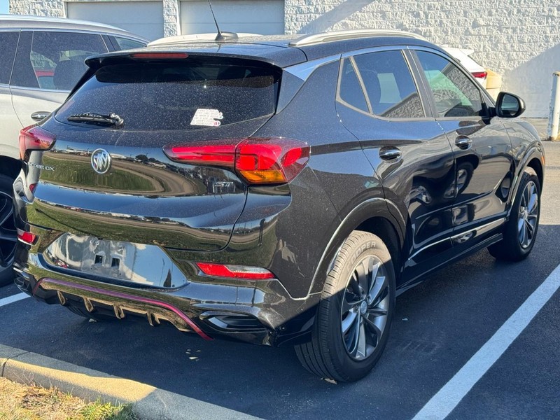 Buick Encore GX Vehicle Full-screen Gallery Image 03