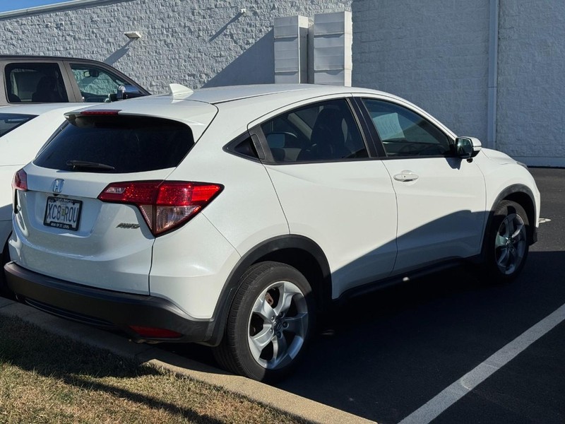 Honda HR-V Vehicle Full-screen Gallery Image 03