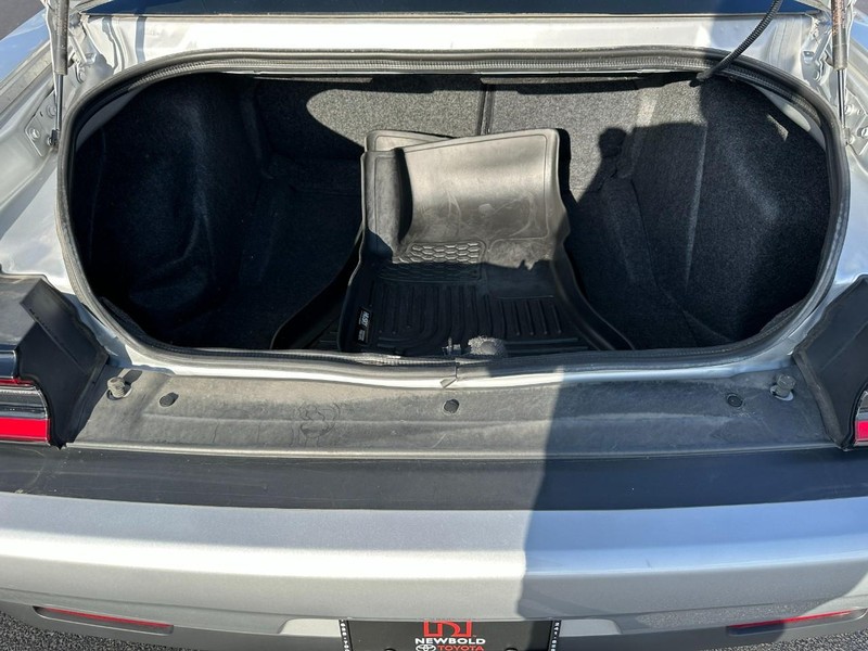 Dodge Challenger Vehicle Full-screen Gallery Image 05