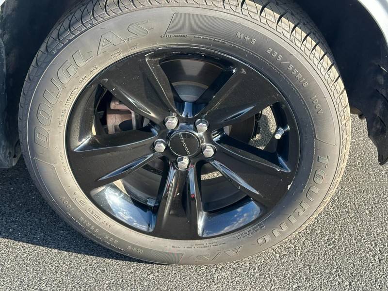 Dodge Challenger Vehicle Full-screen Gallery Image 07