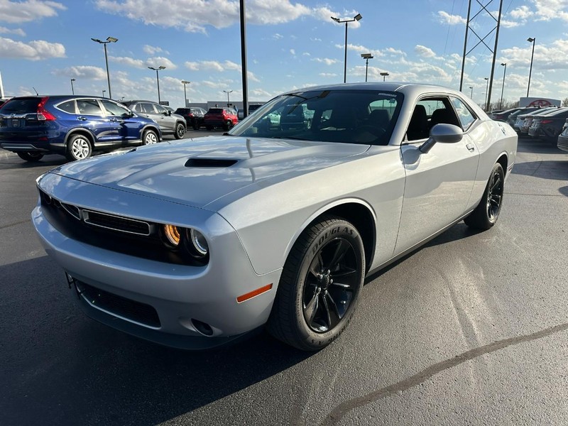 Dodge Challenger Vehicle Full-screen Gallery Image 08