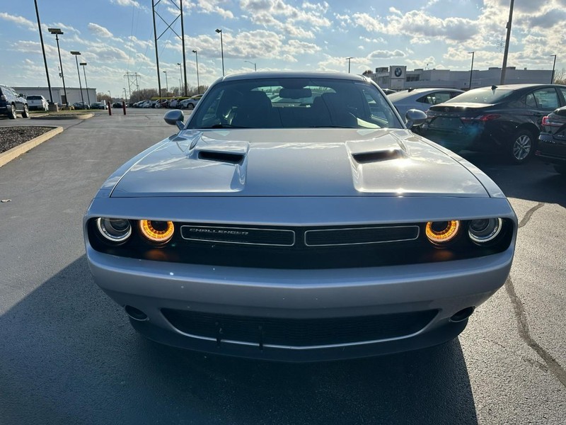 Dodge Challenger Vehicle Full-screen Gallery Image 09