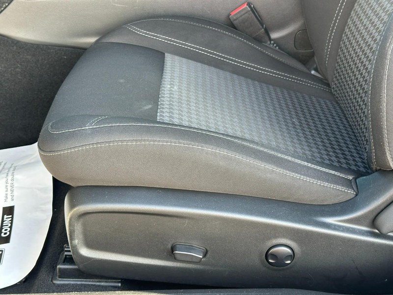 Dodge Challenger Vehicle Full-screen Gallery Image 14