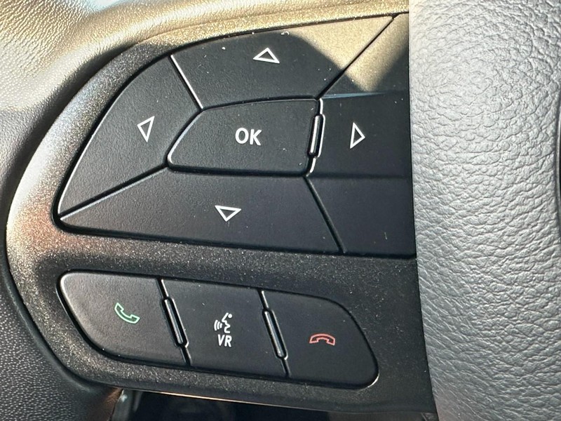 Dodge Challenger Vehicle Full-screen Gallery Image 15