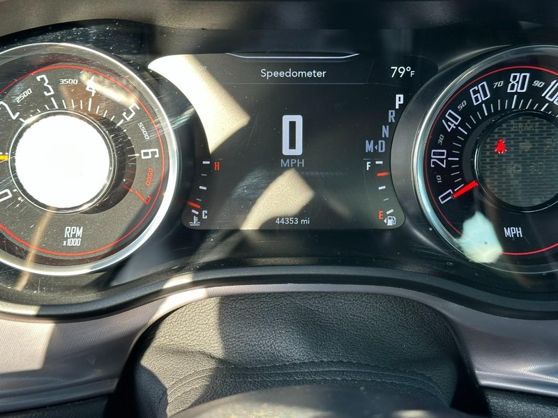 Dodge Challenger Vehicle Full-screen Gallery Image 17