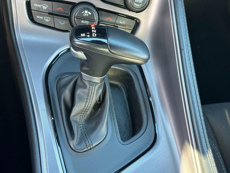 Dodge Challenger Vehicle Full-screen Gallery Image 20