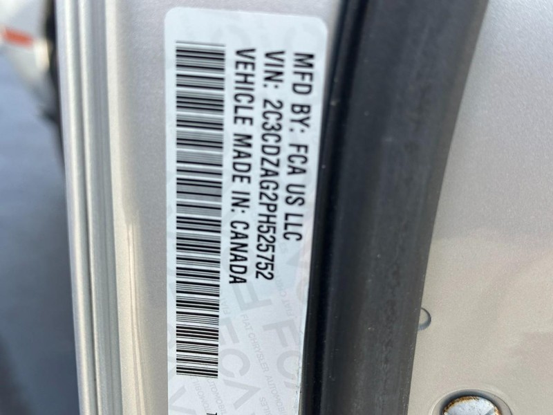 Dodge Challenger Vehicle Full-screen Gallery Image 22