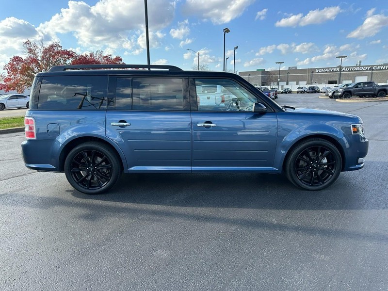 Ford Flex Vehicle Full-screen Gallery Image 02